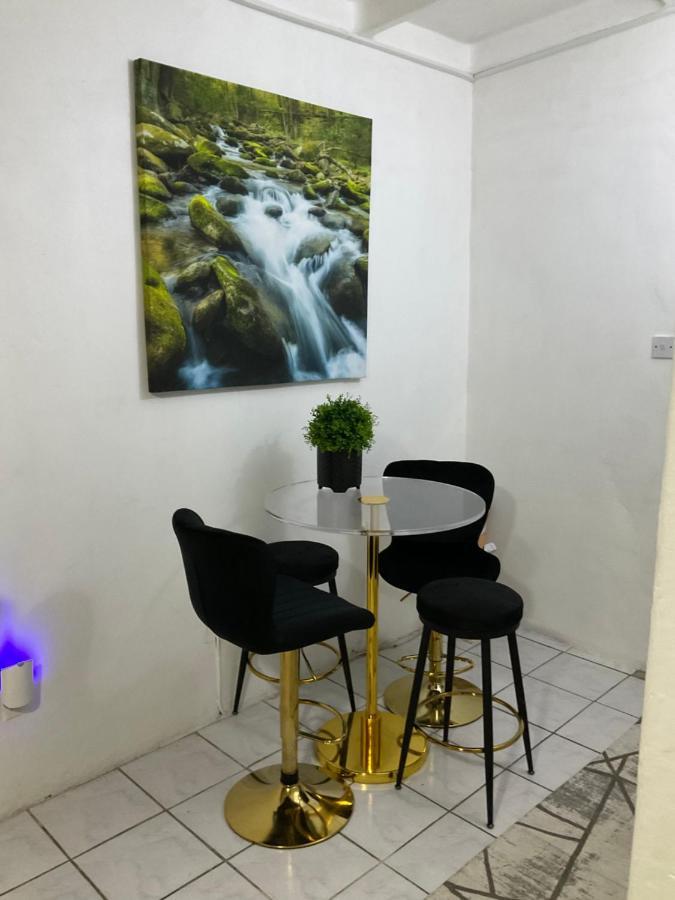 Travelers Oasis * Portmore